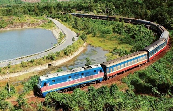 Tàu du lịch Hà Nội - Lào Cai giảm giá vé giữa cao điểm hè
