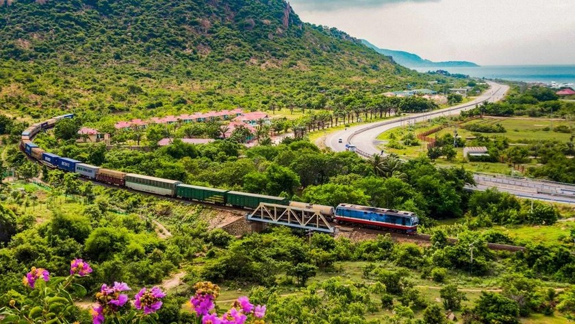 Tàu Thống Nhất của Việt Nam dẫn đầu danh sách những tuyến tàu hỏa đẹp nhất thế giới