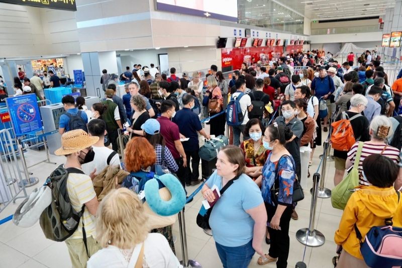 Tăng vọt lượt khách quốc tế, tổng lượng khách qua sân bay Việt gần chạm mốc 60 triệu lượt