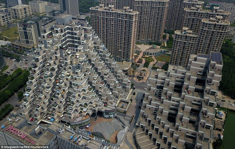 Tòa nhà kiểu kim tự tháp ở Trung Quốc gây chóng mặt