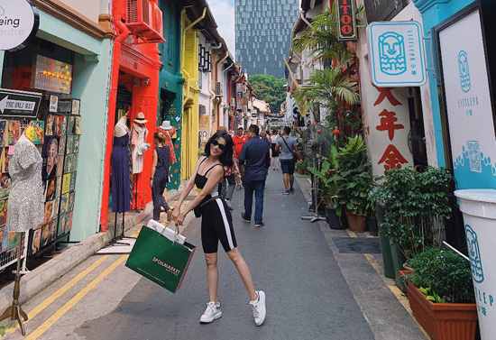 Sĩ Thanh mách địa chỉ khám phá thời trang khi đu lịch Singapore