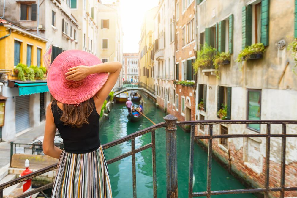 Cấm để ngực trần, đi bộ và những quy định cho du khách ở Venice