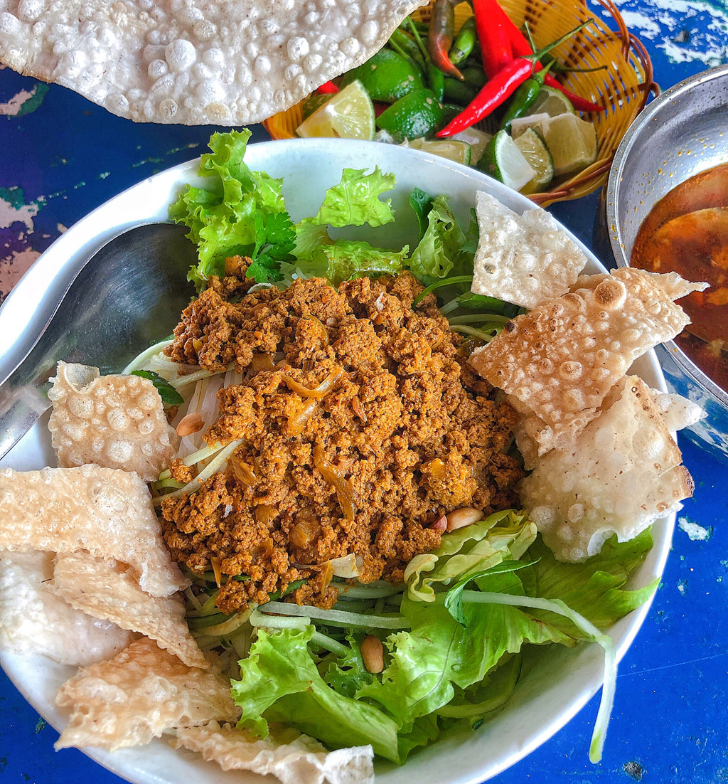 Bánh căn cá nước và 5 món ăn ở Quy Nhơn thu hút tín đồ du lịch