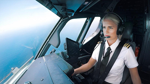 8 bí mật trong nghề của nữ phi công Thụy Điển