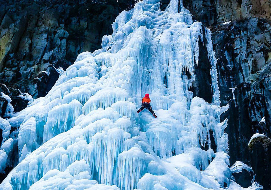 Loạt thác nước đóng băng ở xứ sở mùa đông Bắc Mỹ