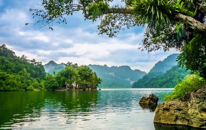 Hồ Ba Bể - viên ngọc lục bảo chốn núi rừng Bắc Kạn