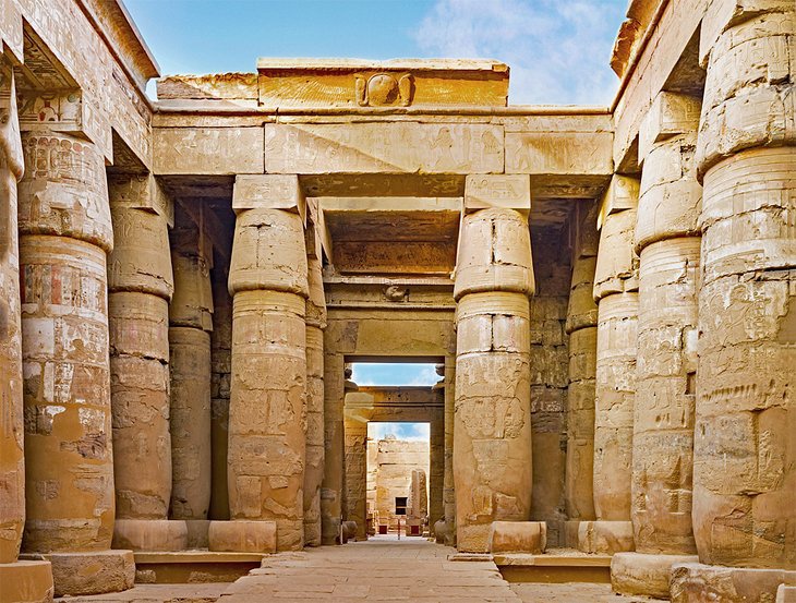 Khám phá ngôi đền thiêng Karnak tại Ai Cập