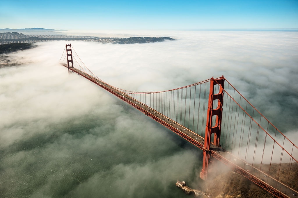 Vẻ đẹp chìm trong biển sương của cây cầu biểu tượng nước Mỹ