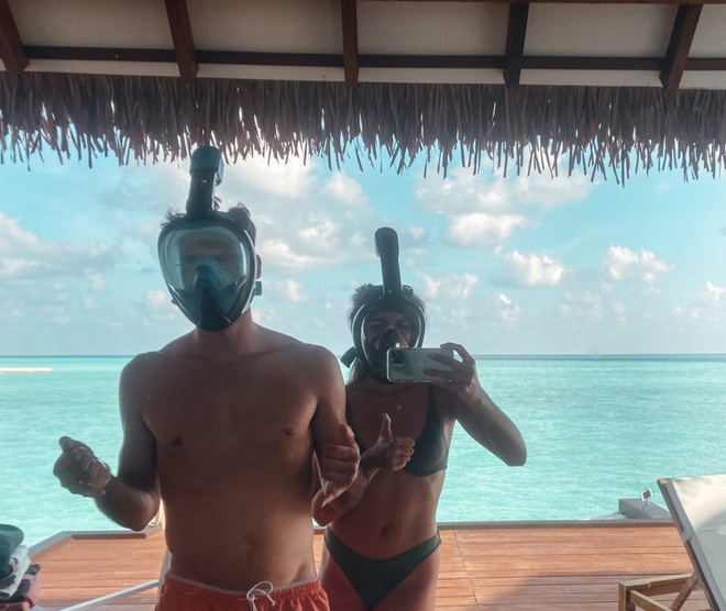 Cố đi trăng mật giữa dịch, đôi mới cưới mắc kẹt ở Maldives