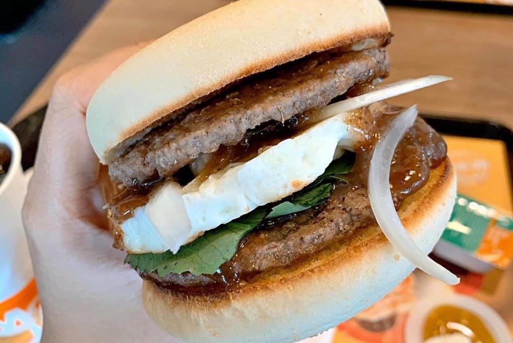 Burger vị phở và loạt món kết hợp lạ lùng tại Việt Nam