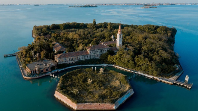 Quá khứ u ám của hòn đảo bỏ hoang ở Italy