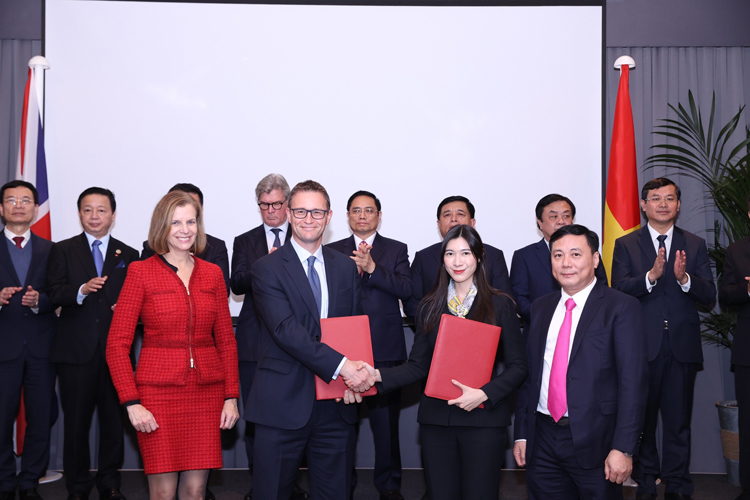 InterContinental Hotels Group hợp tác với Alphanam Group phát triển du lịch tại Việt Nam