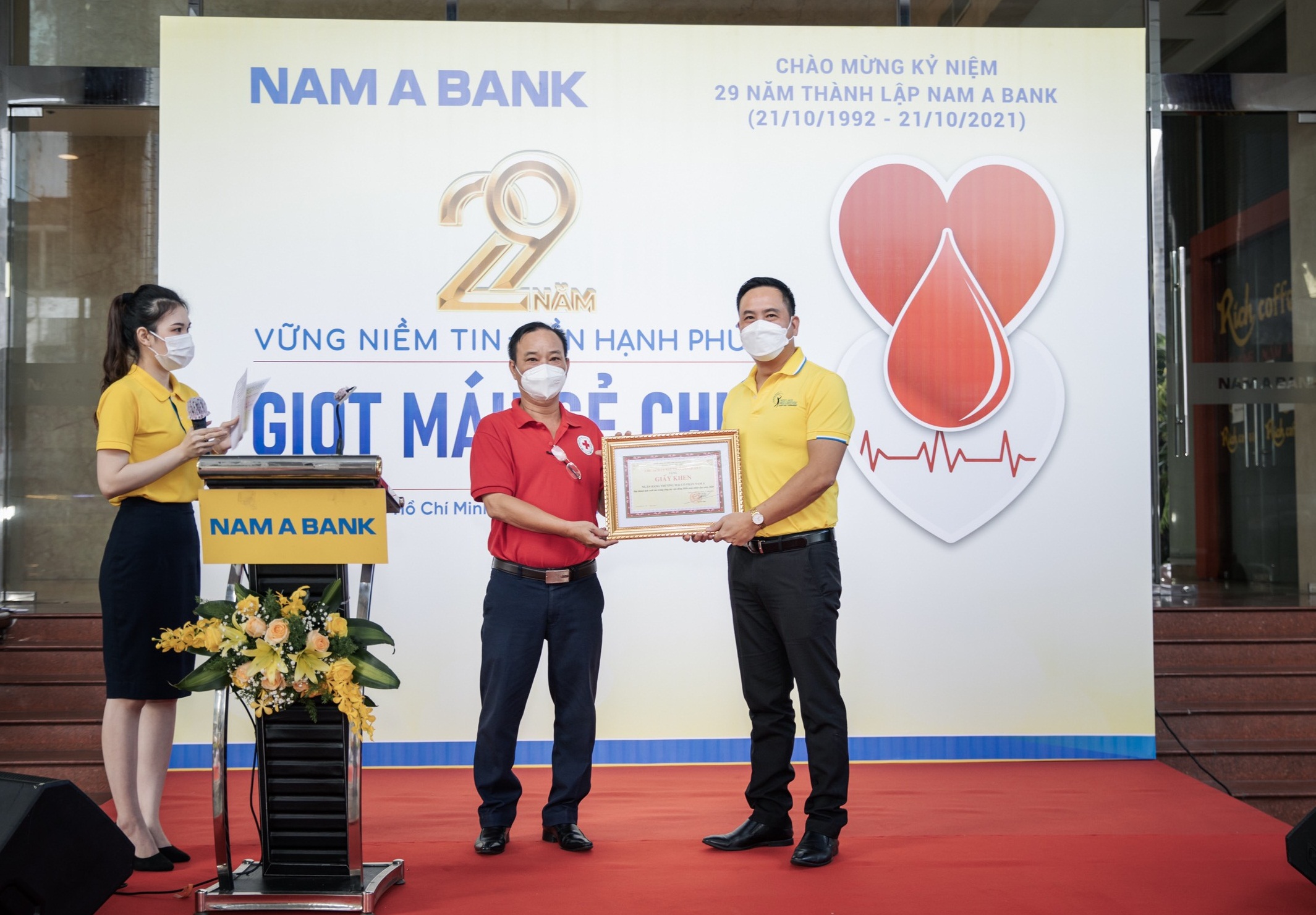 Chương trình “29 năm – Giọt máu sẻ chia” tiếp nhận gần 330 đơn vị máu