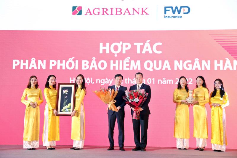 Agribank và FWD Việt Nam triển khai hợp tác về phân phối bảo hiểm qua ngân hàng