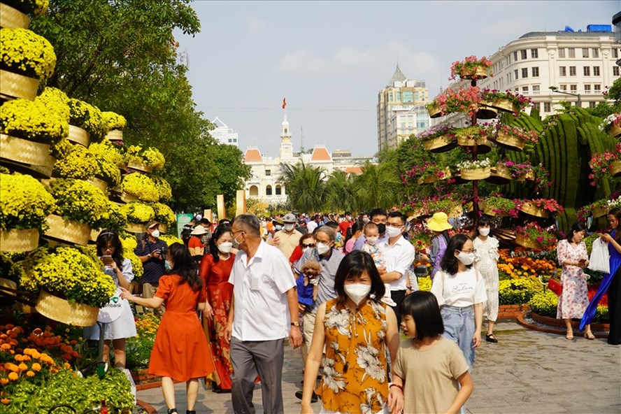 Đường hoa Nguyễn Huệ 2022 mở cửa thêm 2 ngày phục vụ khách tham quan