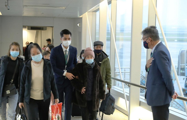 Chuyến bay thứ 2 đưa người Việt sơ tán từ Ukraine về nước an toàn