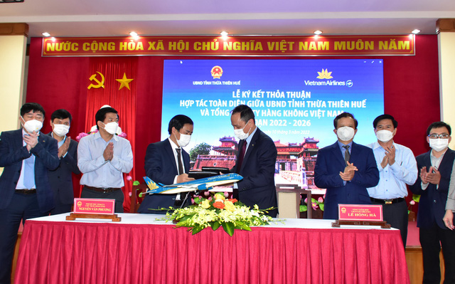 Thừa Thiên Huế và Vietnam Airlines ký thỏa thuận hợp tác toàn diện