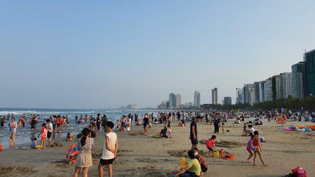 Đà Nẵng - Hội An: Lượng khách dịp lễ tăng cao, tín hiệu khởi sắc mùa du lịch
