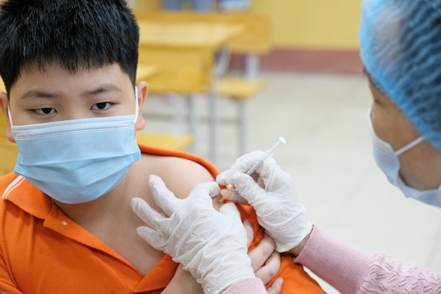 Ngày 18/4: Ca mắc COVID-19 giảm còn 12.012; hơn 19.500 liều vaccine tiêm cho trẻ từ 5-dưới 12 tuổi