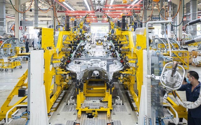 Bên trong nhà máy Mercedes-Benz Việt Nam vừa "khoác áo mới" 33 triệu USD, sở hữu 6 công nghệ sản xuất - lắp ráp xe sang hiện đại nhất thế giới