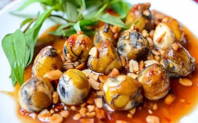 Khách Tây mê mẩn món ăn cực "dị" ở Việt Nam: Không thể tin được, cảm giác thật lạ lùng!