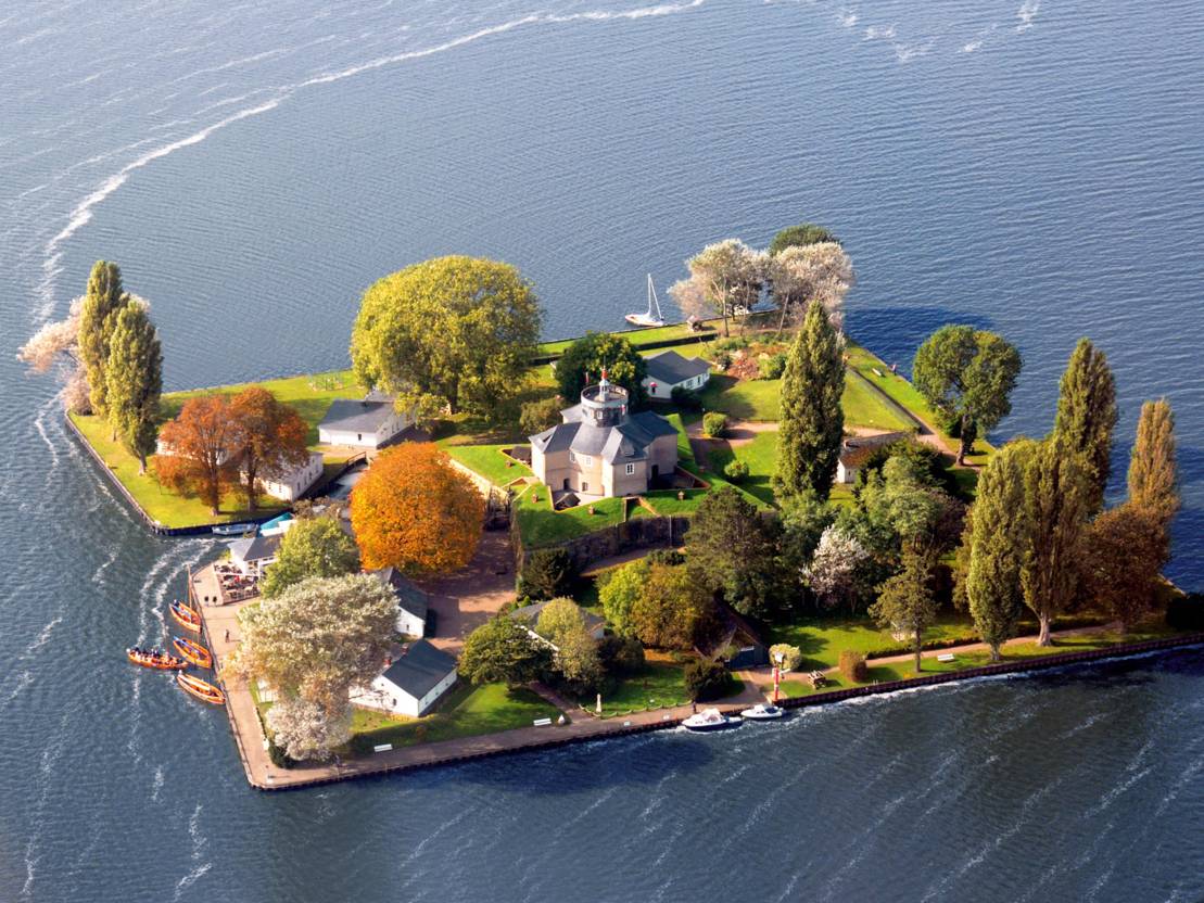 Hòn đảo cô độc giữa hồ: Địa điểm hoàn hảo để ‘trốn cả thế giới’ thu hút du khách