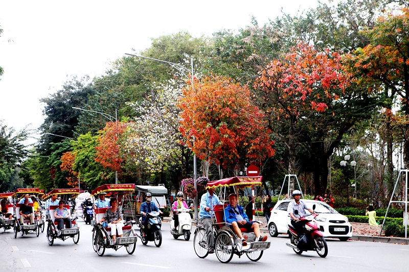 Hà Nội đã đón hơn 15 triệu lượt du khách, tăng hơn 5 lần cùng kỳ 2021