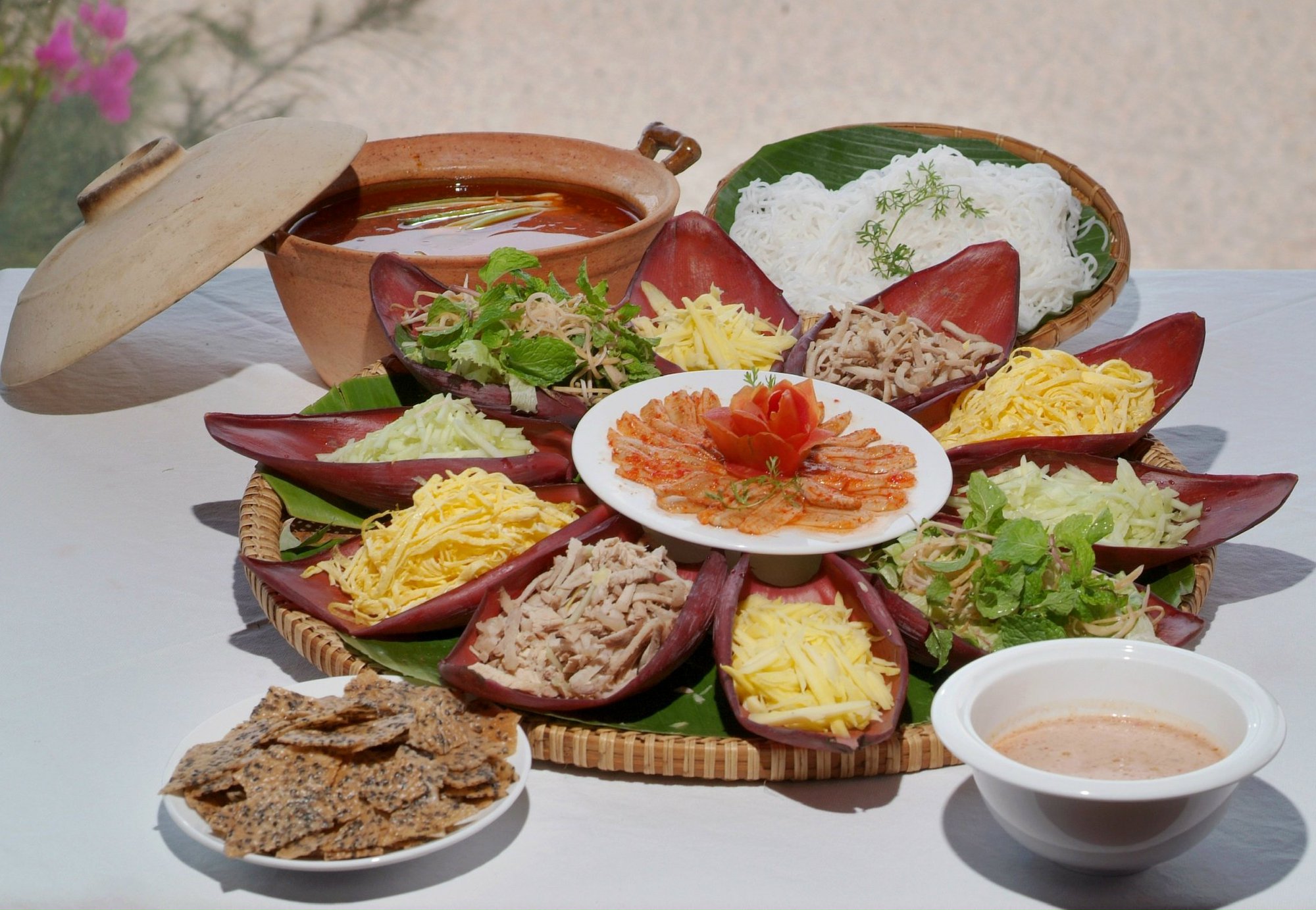 Món lẩu thả Phan Thiết có gì ngon mà khiến du khách đến Bình Thuận phải tìm ăn cho bằng được?