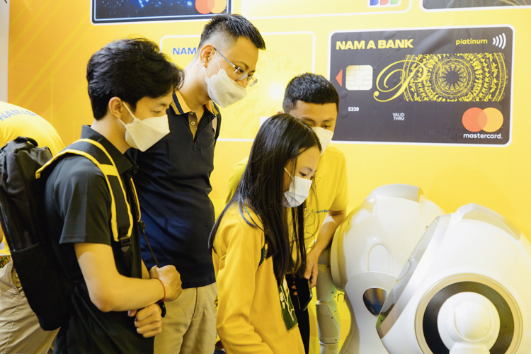 Ngày Thẻ Việt Nam lần thứ hai: Khách hàng trẻ được tiếp cận nhiều công nghệ hiện đại đến từ ngân hàng