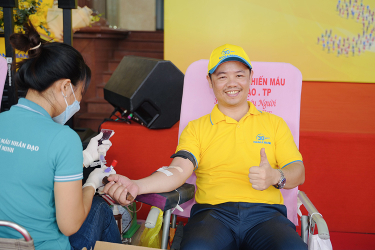 Ngày Hội đỏ 2022: Nam A Bank gửi trao giọt máu yêu thương đến nhiều bệnh nhân
