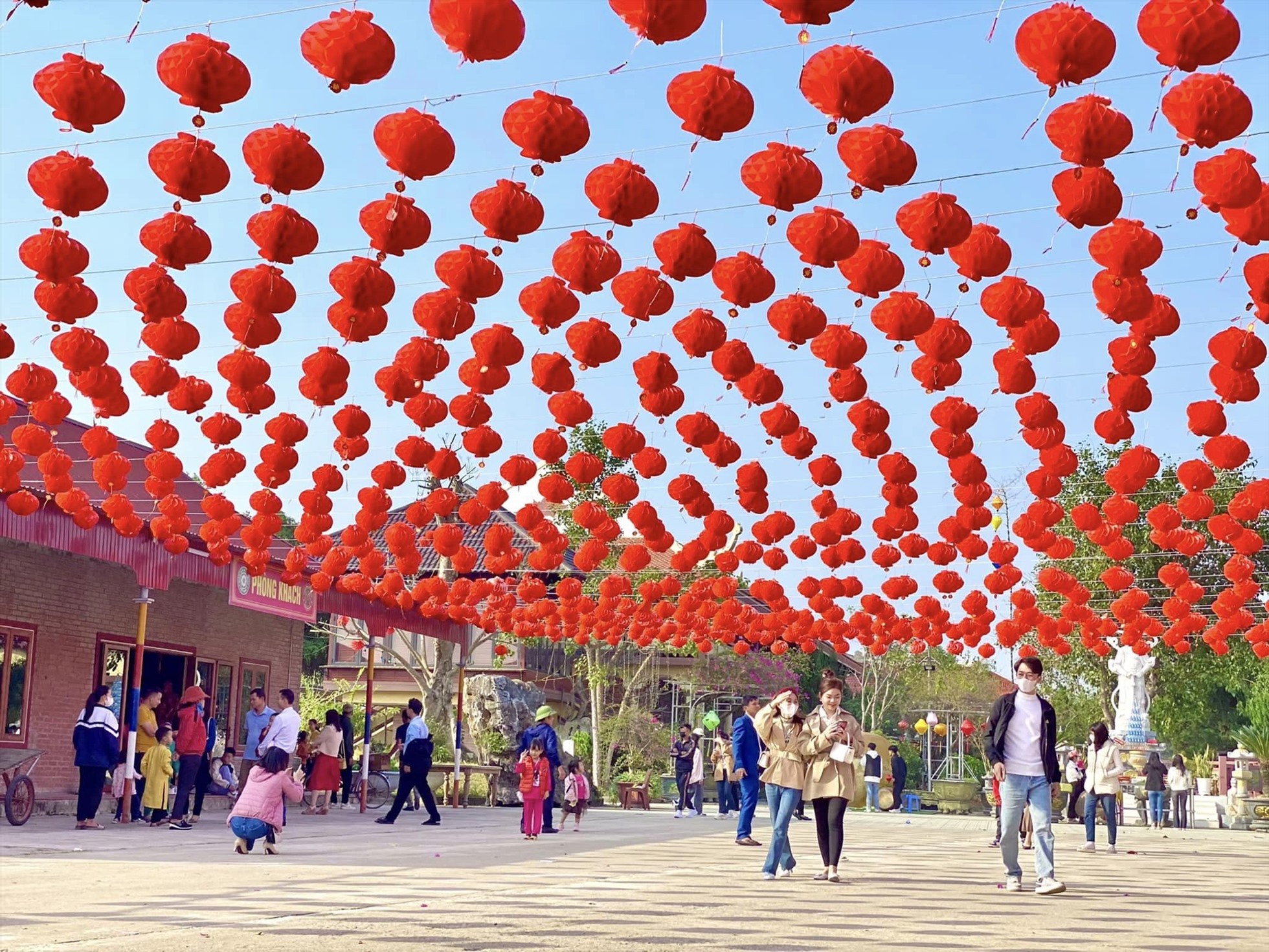 Các ngôi chùa hút khách thập phương ở Nghệ An dịp đầu năm mới