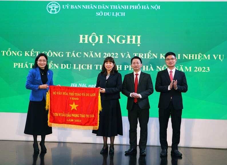 Du lịch Hà Nội phục hồi bằng 64,7% lượng khách năm 2019
