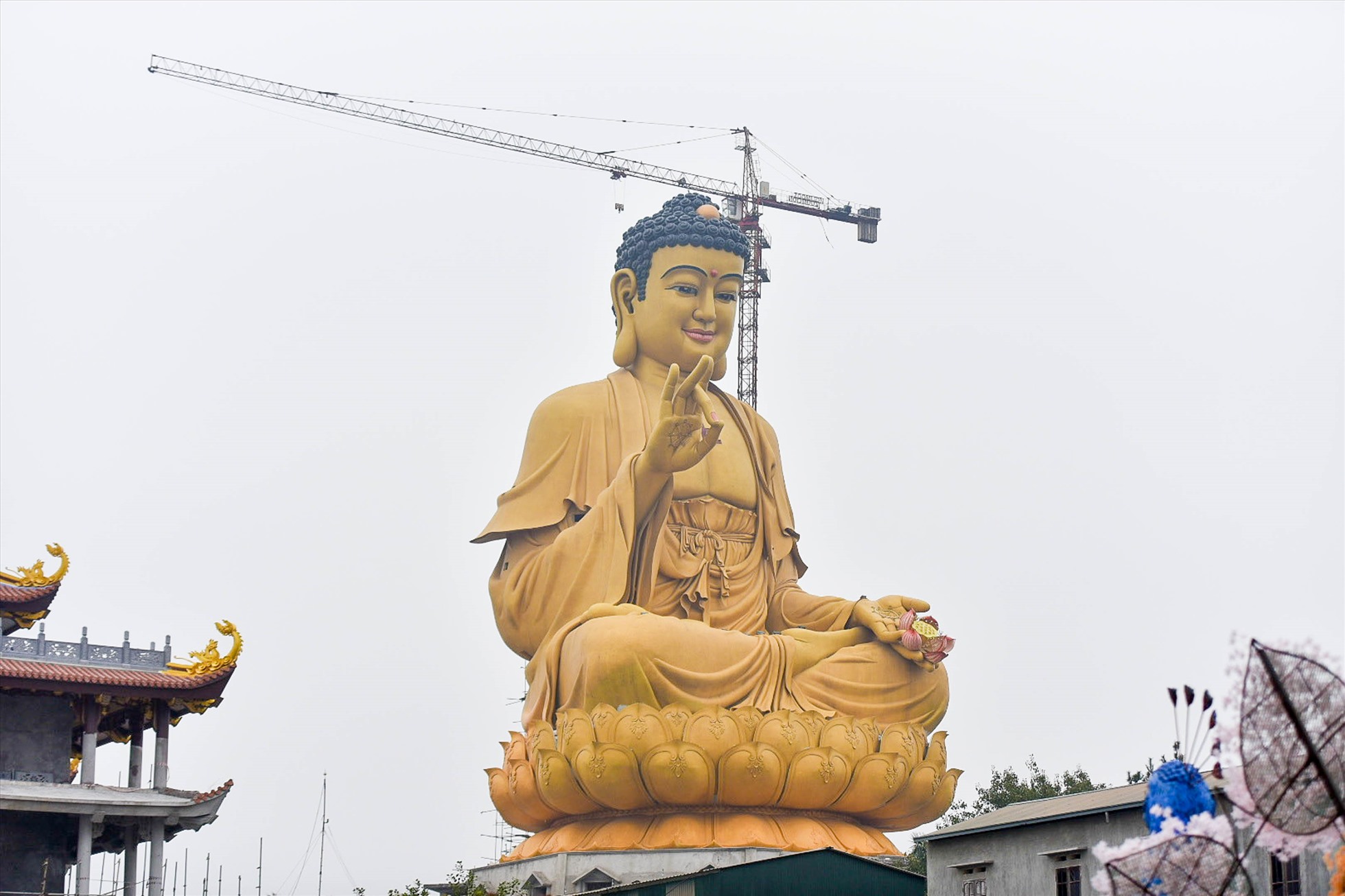 Ngôi chùa có tượng Phật cao 72m, trái tim ngọc nặng 1 tấn ở Hà Nội