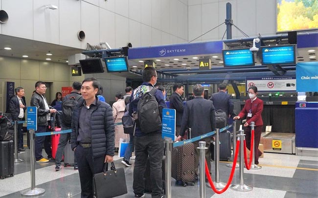Chuyến bay thường lệ đầu tiên từ Bắc Kinh đến Hà Nội sau 3 năm đại dịch COVID-19