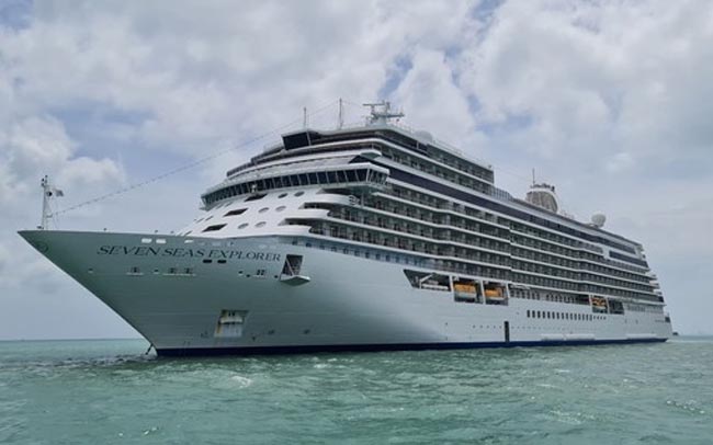 Nha Trang đón khách du lịch tàu biển quốc tế Seven Seas Explorer