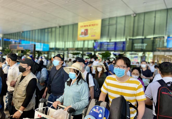 "Cháy vé" bay từ Hà Nội, TP HCM dịp lễ 30-4