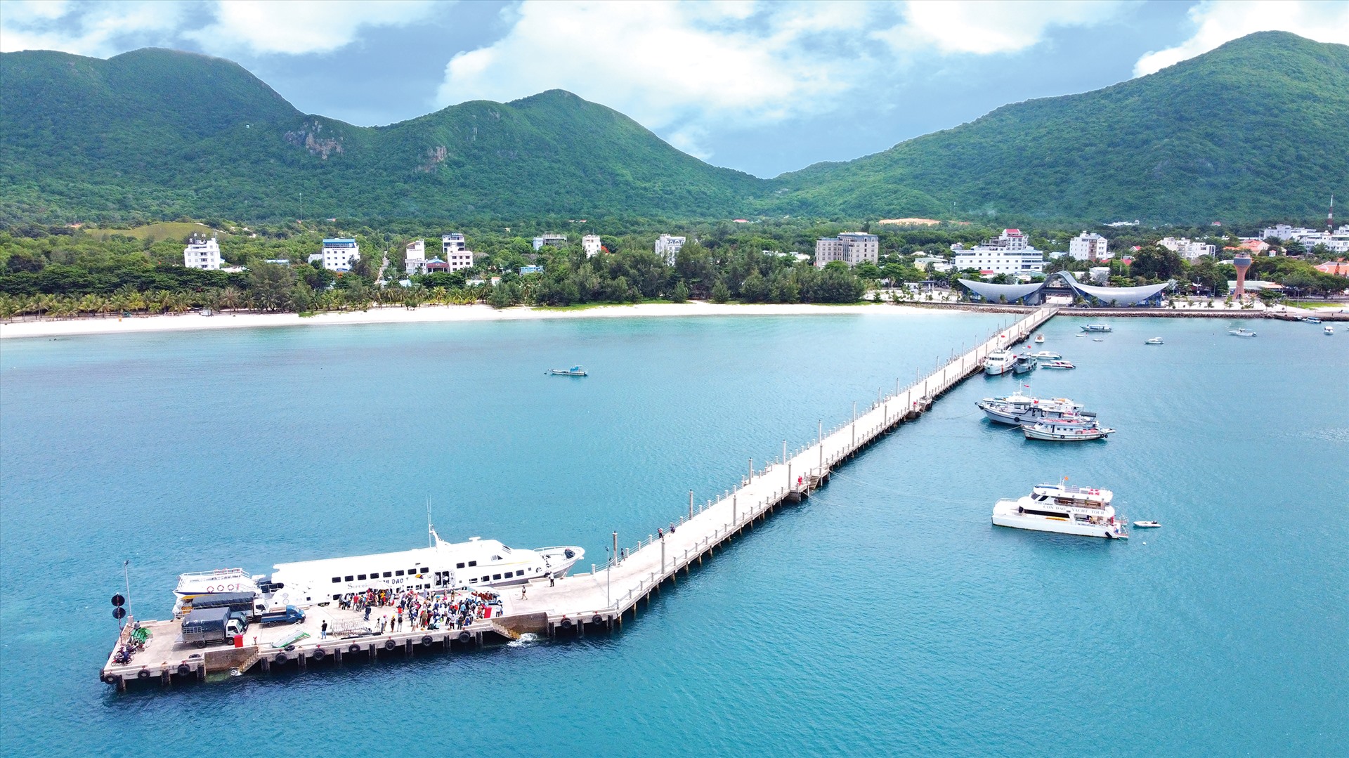 Chủ tịch nước dự khởi công Trung tâm Y tế Quân dân y, khánh thành cảng tàu khách Côn Đảo