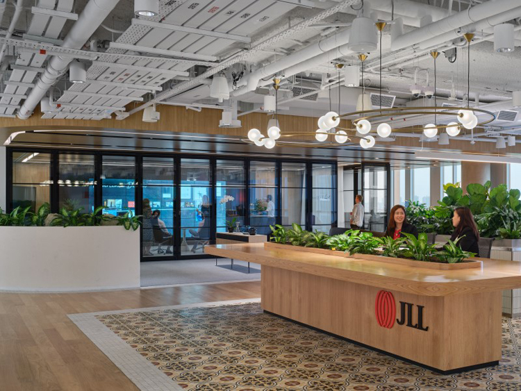 JLL công bố mô hình GPT đầu tiên cho ngành bất động sản thương mại