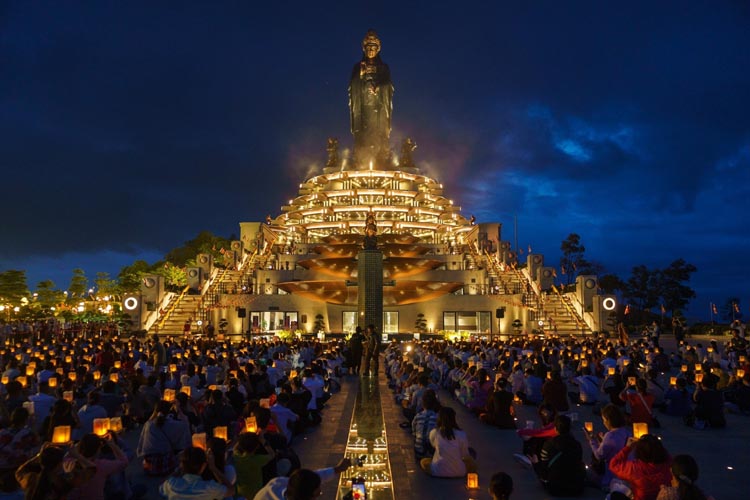 Hàng nghìn Phật tử về Núi Bà Đen thực hành hiếu đạo mùa Vu Lan