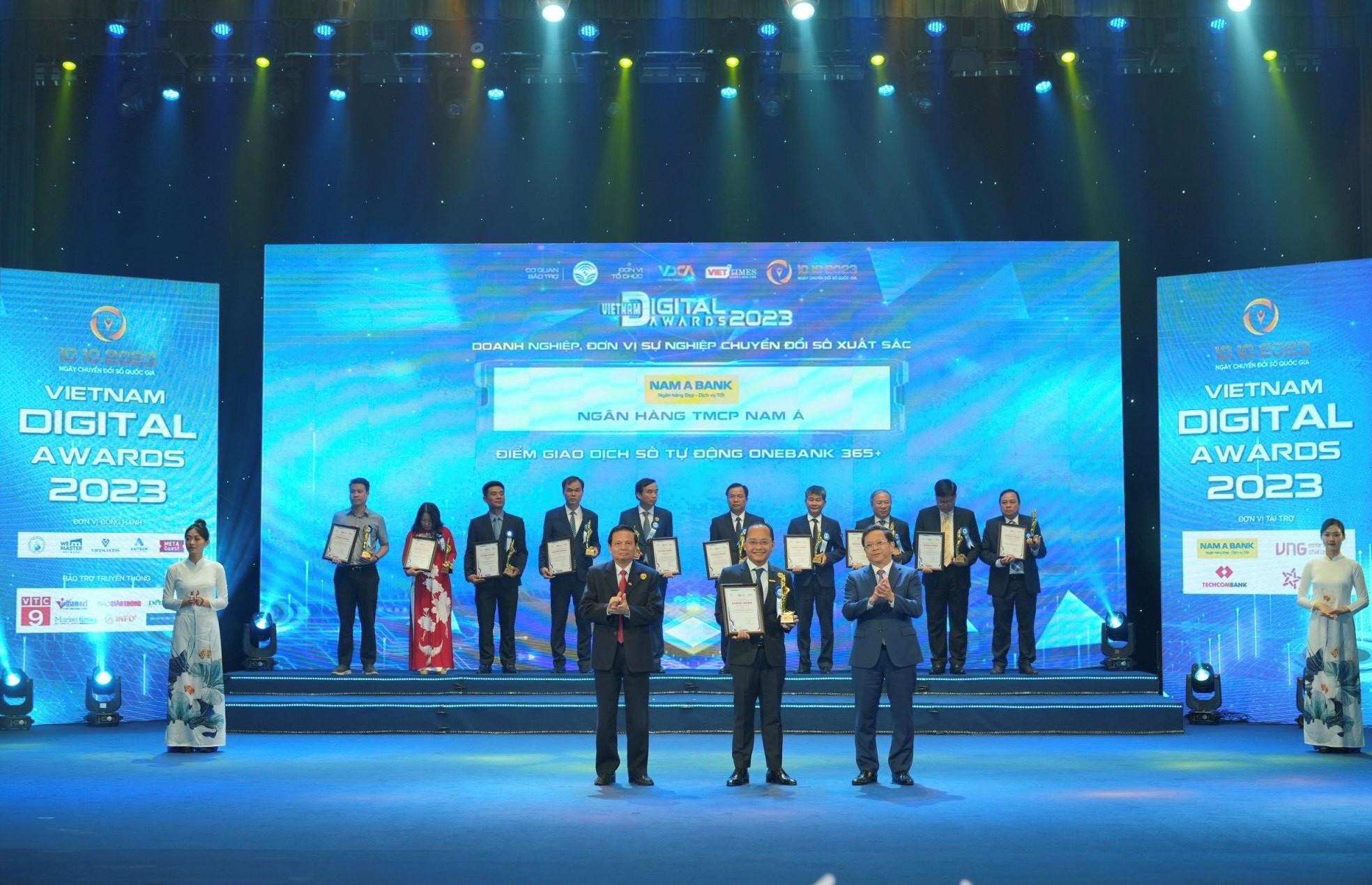 ONEBANK by Nam A Bank được vinh danh “Giải thưởng Chuyển đổi số Việt Nam 2023”
