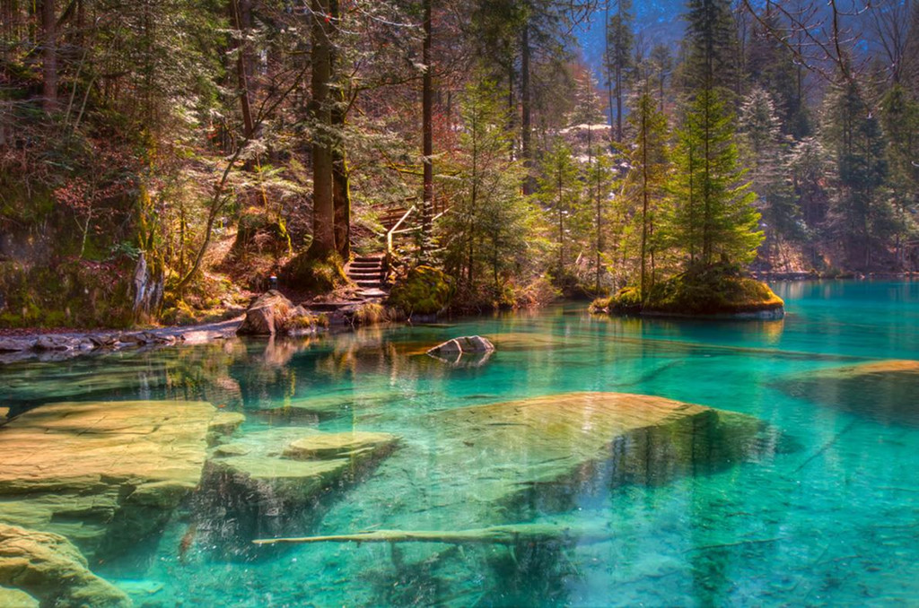 Du lịch Thụy Sĩ nhất định phải ghé 'hồ ngọc ẩn' bốn mùa bình yên