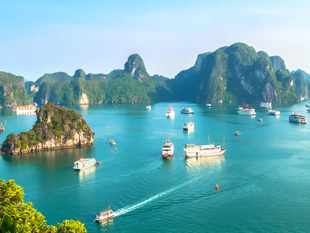 Việt Nam có chuyến du thuyền khám phá đẹp hàng đầu thế giới