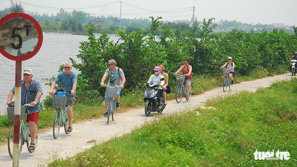 Nhà nhà đua làm homestay rồi ngồi than lỗ