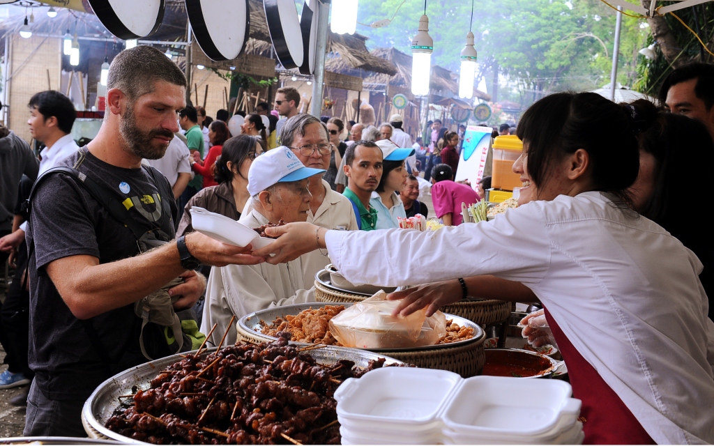 Nhiều món ngon phải thử tại Liên hoan Ẩm thực Món ngon các nước 2019