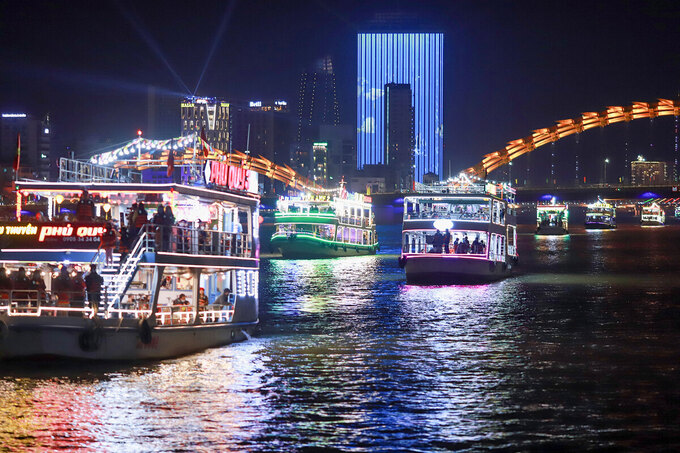 Hàng ngàn tour du lịch, vé máy bay Đà Nẵng, Quy Nhơn, Phú Yên có nguy cơ bị hủy vì khách hàng “quay lưng” với miền Trung