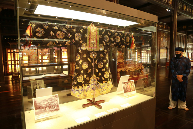Thừa Thiên Huế: Tiếp nhận và trưng bày hai cổ vật triều Nguyễn