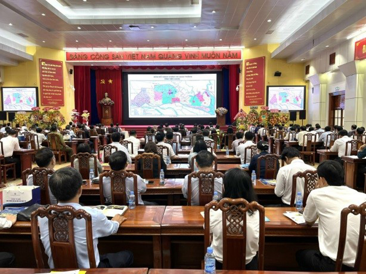 Tiền Giang trao quyền đánh giá DDCI cho người dân và doanh nghiệp
