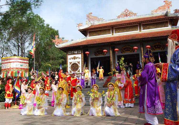 Những lễ hội được chờ đón dịp xuân về ở Huế