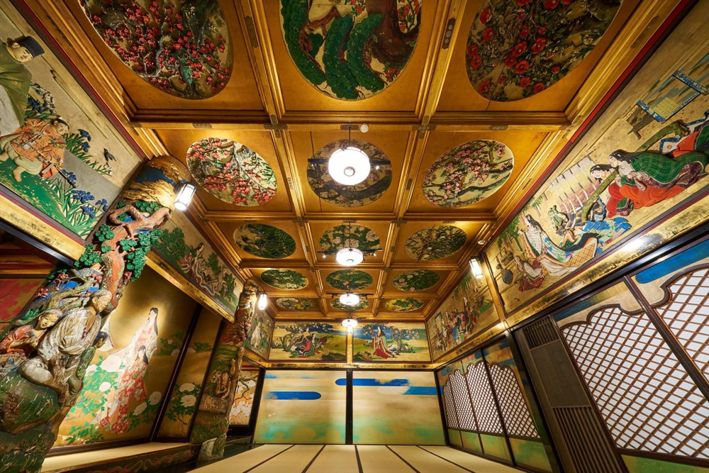 Khách sạn được trang trí nghệ thuật như một cung điện ở Nhật Bản