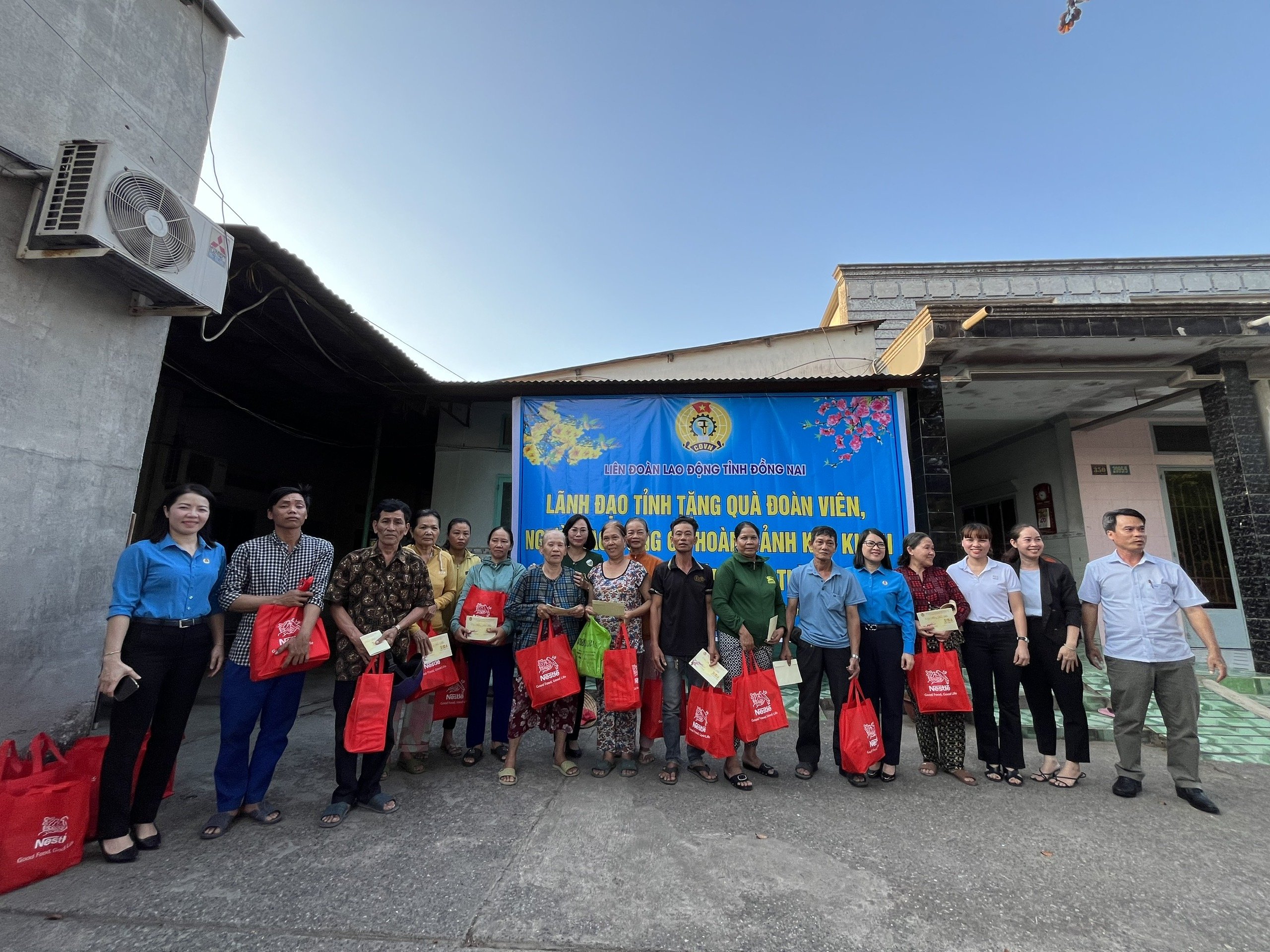 Nestlé Việt Nam tặng gần 6.000 phần quà dịp Tết Nguyên đán